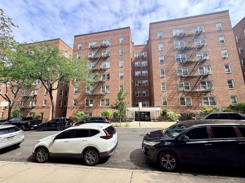 64-41 Saunders Street 605, Rego Park NY 11374