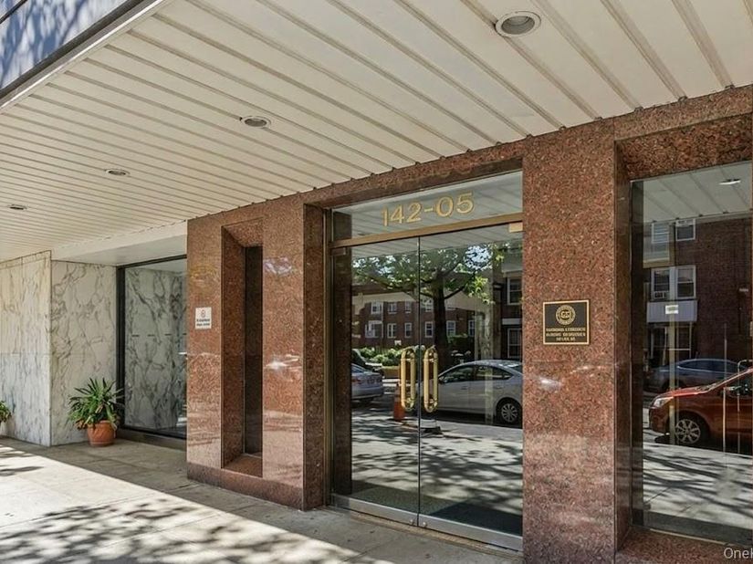 142-05 Roosevelt Avenue 415, Flushing NY 11354