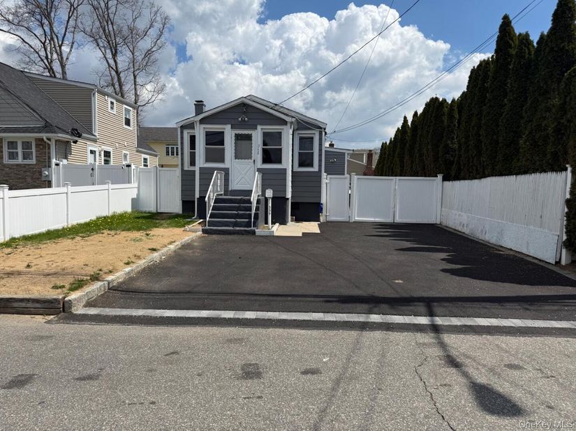 354 Beachview Street, Copiague NY 11726