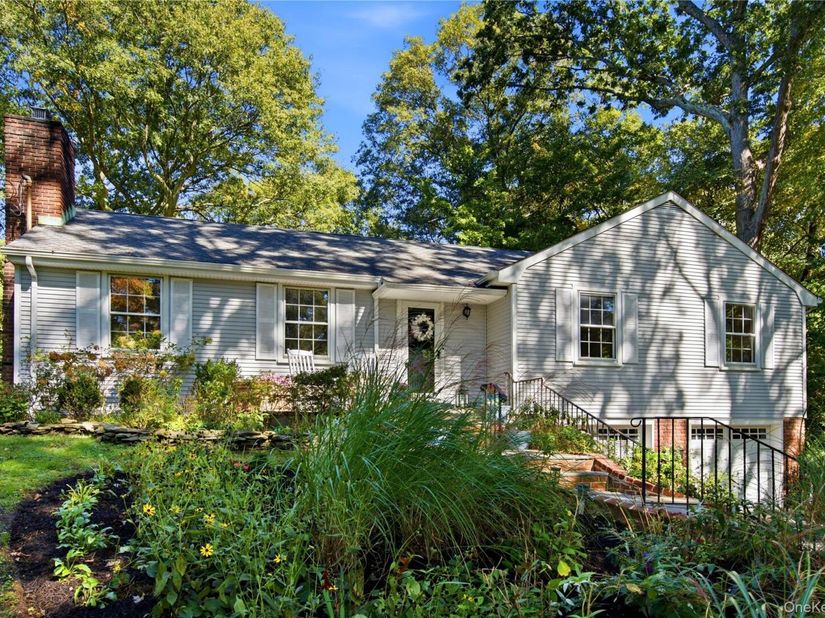 11 Pennington Drive, Huntington NY 11743