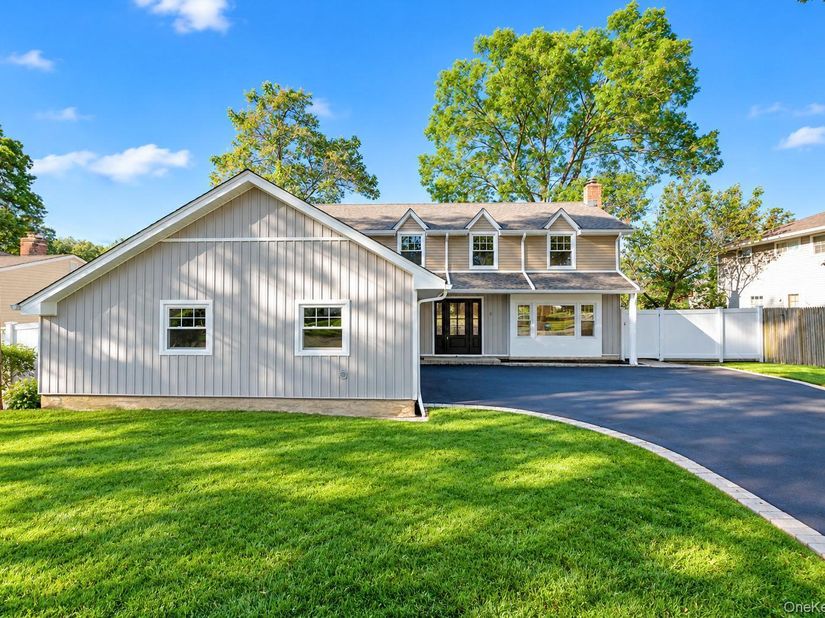 9 Sussex Lane, Lake Grove NY 11755