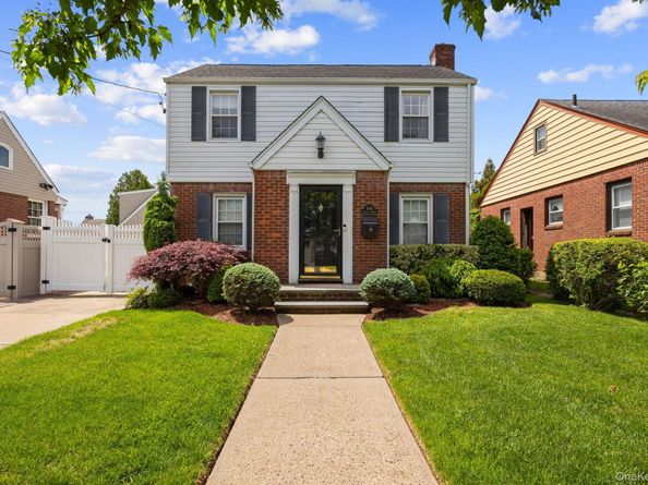 1049 Admont Avenue, Franklin Square NY 11010