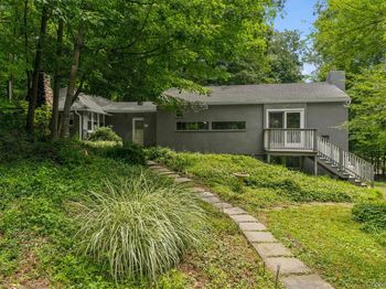 98 Mount Airy Road S