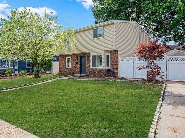 40 Buttercup Lane, Levittown NY 11756