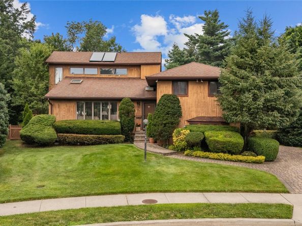 65 Elmtree Lane, Jericho NY 11753
