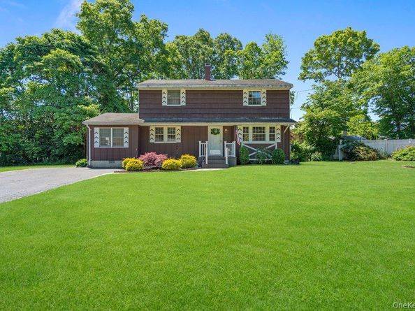 10 Hollingwood Drive, Coram NY 11727