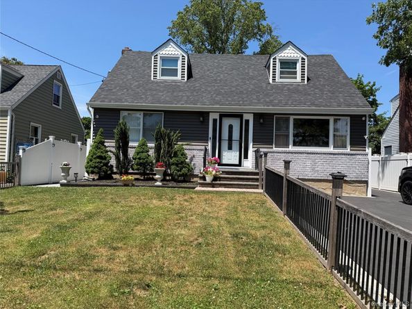11 Chichester Rd, Huntington Station NY 11746