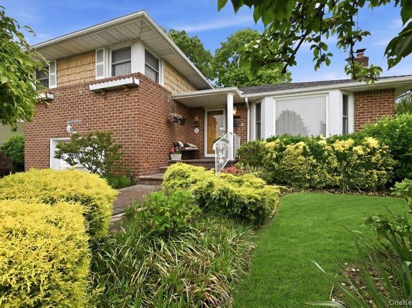 17 Avon Road, Farmingdale NY 11735