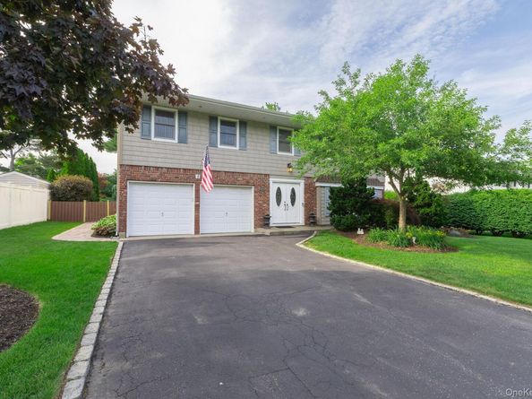 19 Knoll Lane, Smithtown NY 11787