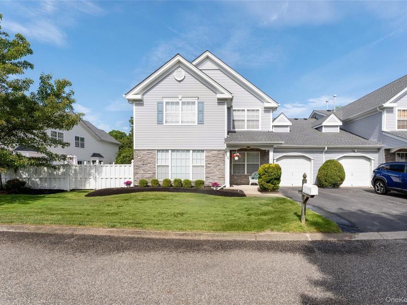 5 Robert Lane 5, Middle Island NY 11953