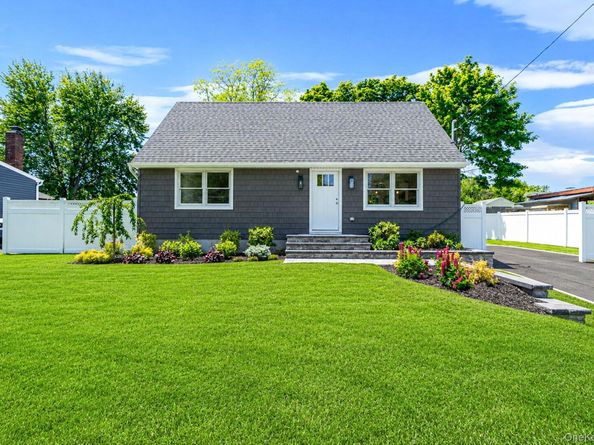 14 Reizen Avenue, Centereach NY 11720