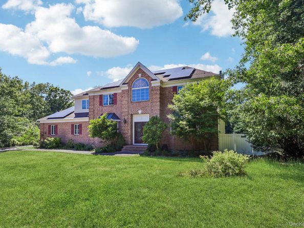 4 Penn Court, East Setauket NY 11733