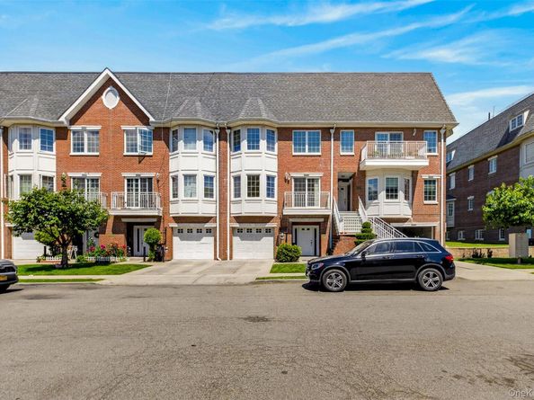 343 Soundview Lane, College Point NY 11356