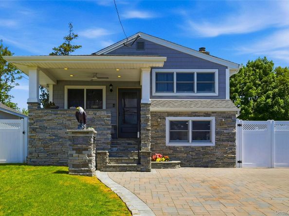 732 S 5th Street, Lindenhurst NY 11757