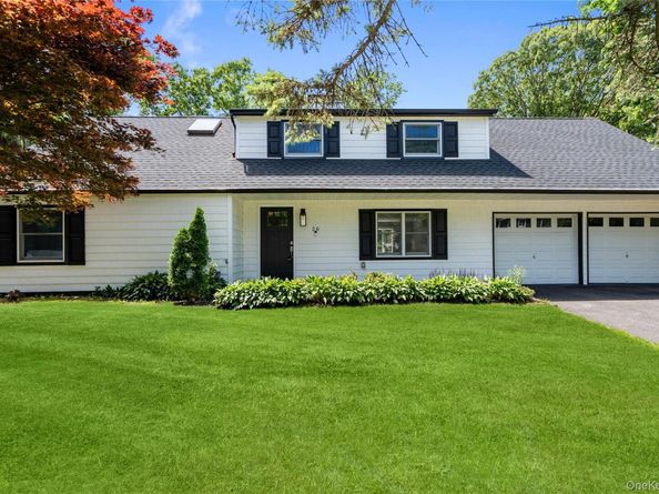 26 Halfcircle Drive, Holbrook NY 11741