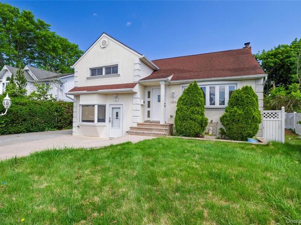 561 Woodbury Road, Plainview NY 11803