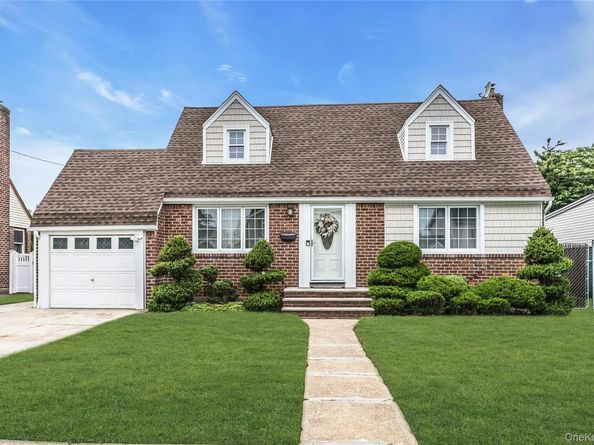 178 Guildford Court, West Hempstead NY 11552