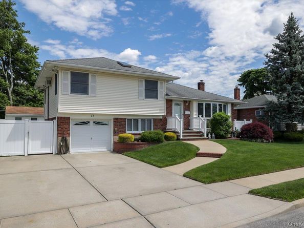 11 Damin Drive, Farmingdale NY 11735