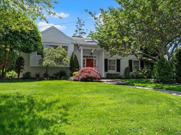 100 Cabot Road, Massapequa NY 11758