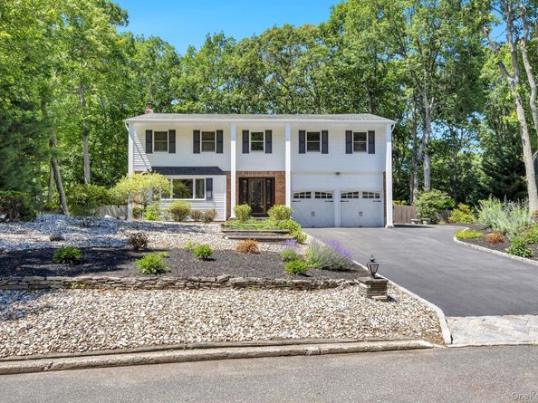 17 Cedar Place, Kings Park NY 11754