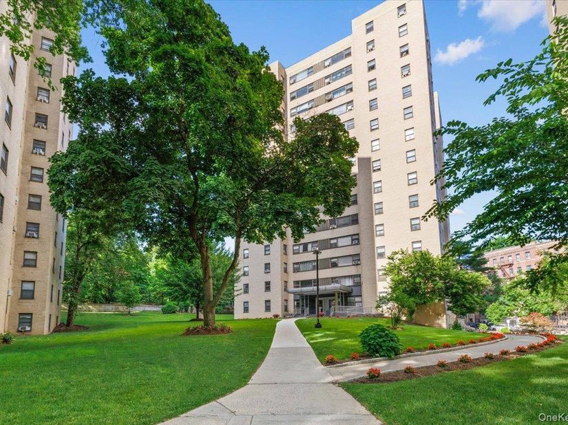 6 Fordham Hill Oval 12h, Bronx NY 10468