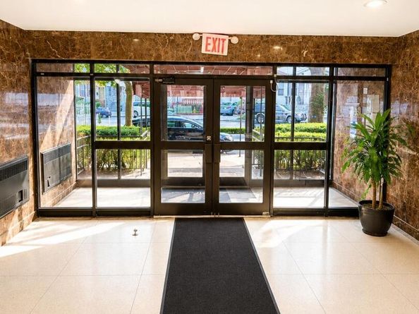 131-11 kew gardens Road 4H, Richmond Hill NY 11418