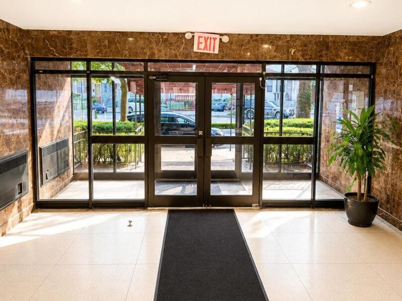 131-11 kew gardens Road 4H, Richmond Hill NY 11418