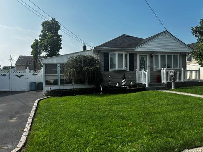 45 W Clearwater Road, Lindenhurst NY 11757