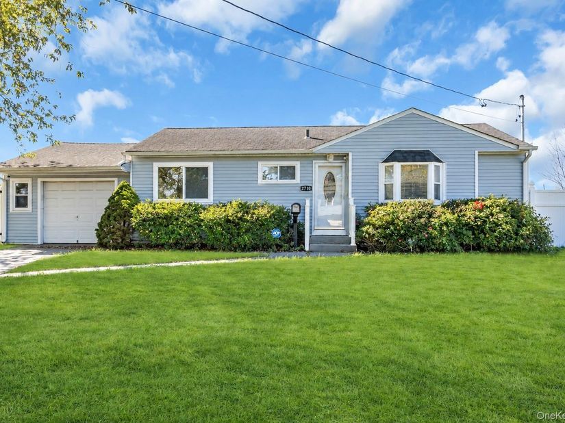 2710 Heather Avenue, Medford NY 11763