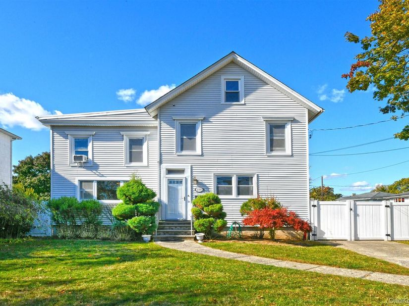 2086 Washington Avenue, Seaford NY 11783