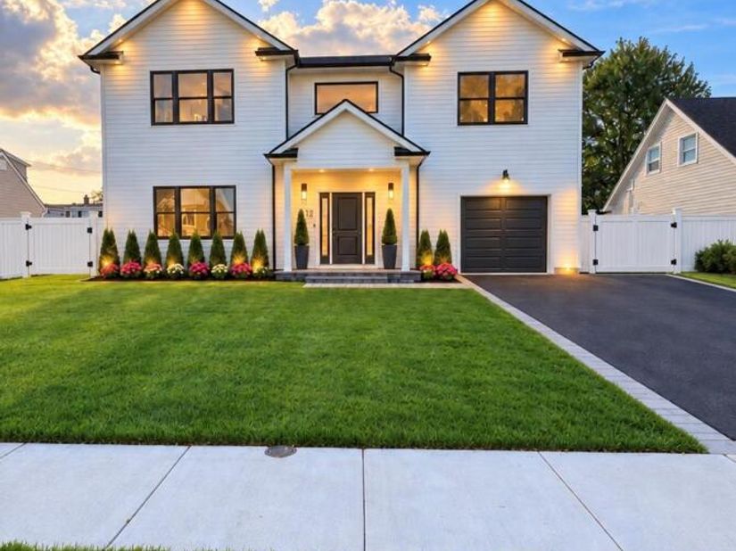 12 Slate Lane, Levittown NY 11756
