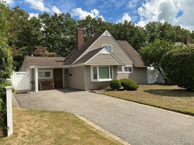152 Choir Lane, Westbury NY 11590