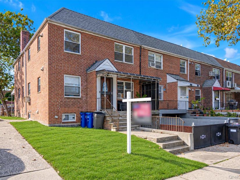 6728 Utopia Parkway, Fresh Meadows NY 11365