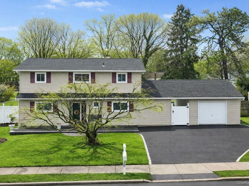 26 Stevenson Place, Deer Park NY 11729