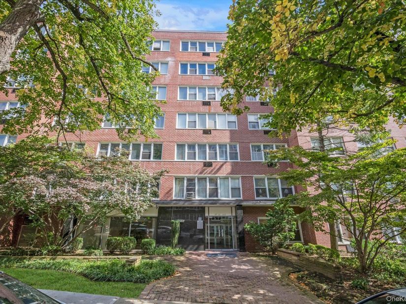 87-15 165th Street 7G, Jamaica NY 11432
