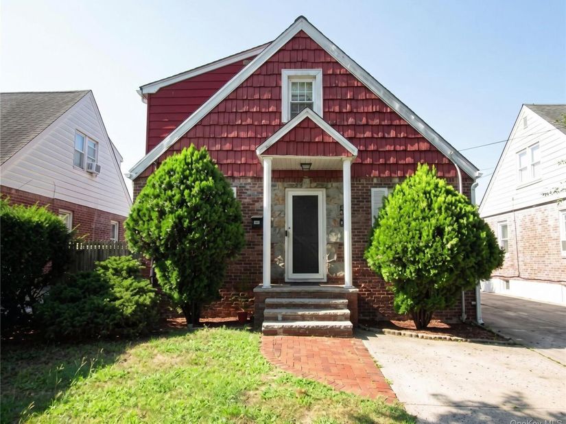 136 Henry Street, Valley Stream NY 11580