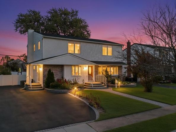 30 Andover Lane, Hicksville NY 11801