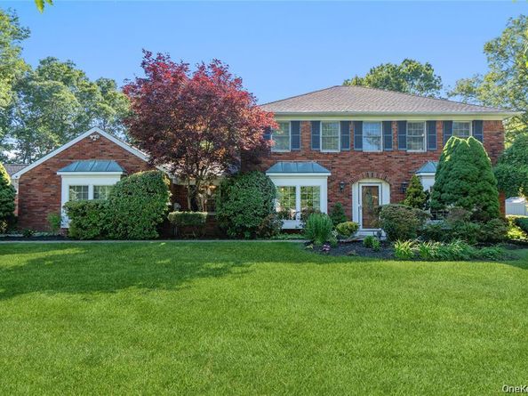 15-17 Park Woods Lane, Kings Park NY 11754