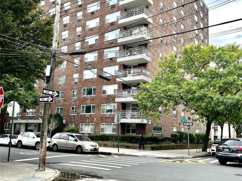89-00 170 Street 5E, Jamaica Hills NY 11432