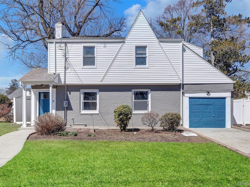 154 California Avenue, Freeport NY 11520