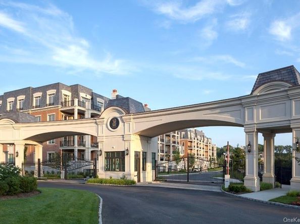 6000 Royal Court 6204, North Hills NY 11040