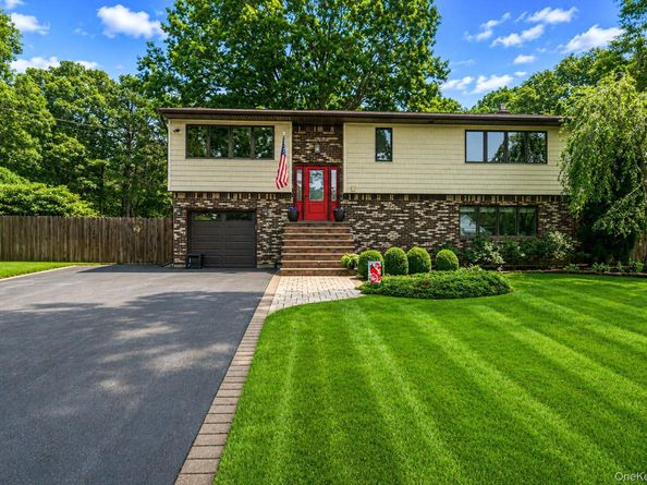 411 Robinson Avenue, East Patchogue NY 11772