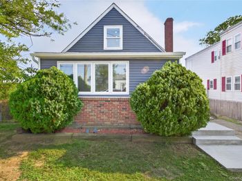 16 Dewey Street E