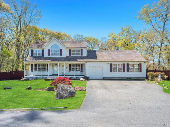 32 Prince Road, Rocky Point NY 11778