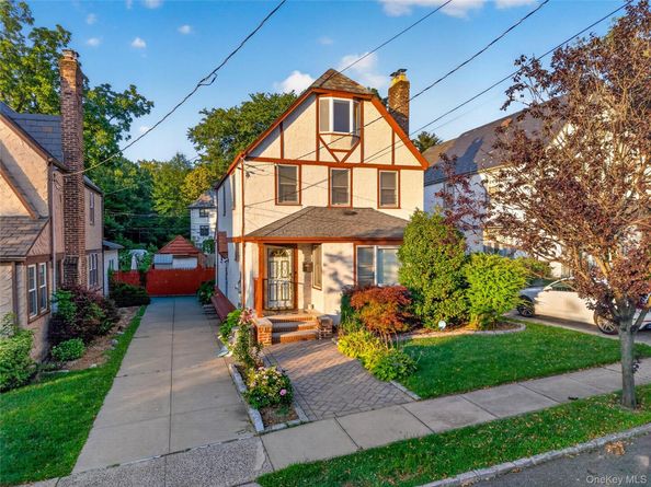 46-19 Iris Lane, Great Neck NY 11020
