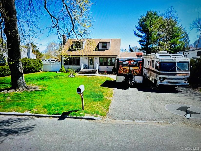 15 Orchid Lane, Commack NY 11725