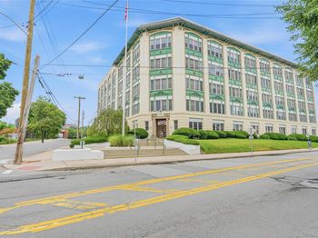 1 Landmark Square