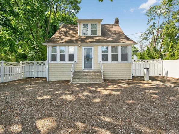 87 8th Avenue, Huntington Station NY 11746