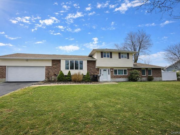 10 Wisteria Way, Commack NY 11725