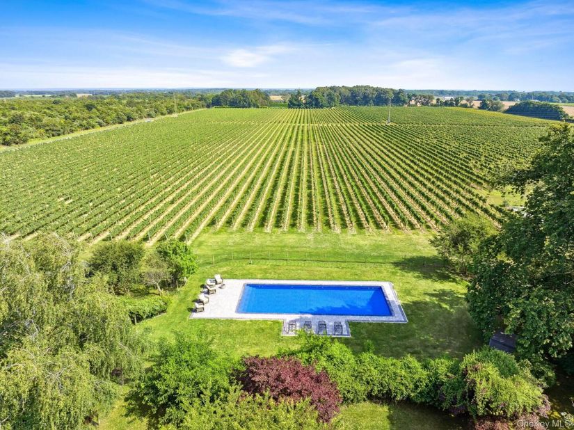 2600 Oregon Road, Mattituck NY 11952